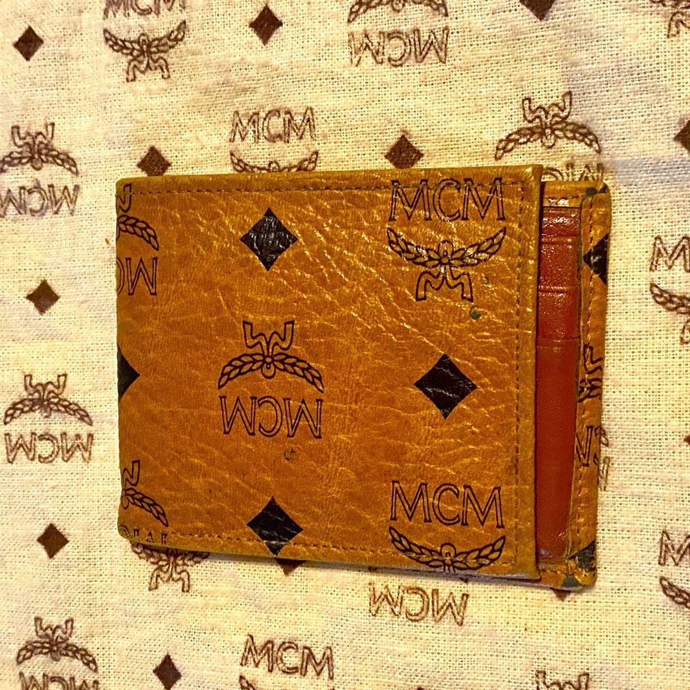 MCM sleek, classic, wallet. Pockets for cash /cards. Perfect back pocket fit!